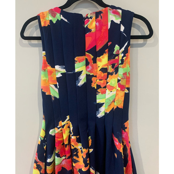 Vince Camuto Sleeveless Floral Dress - Picture 5 of 7